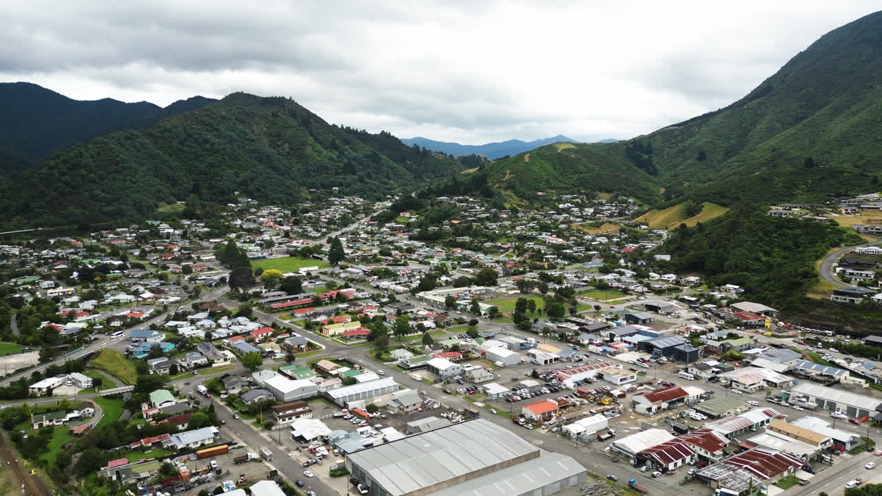 뉴질랜드의 산맥으로 둘러싸인 픽톤 타운십, 조감도