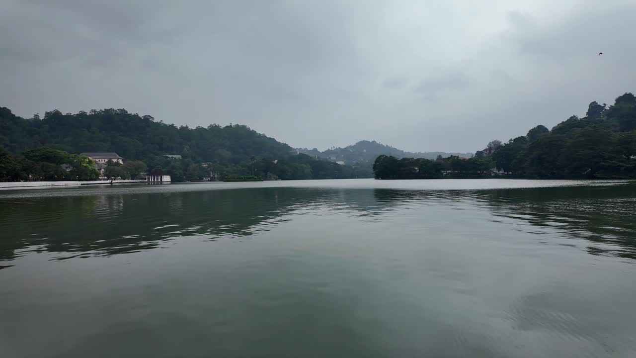 4K Video, Sweeping view of the beautiful Kandy Lake in Sri Lanka, Kandy City