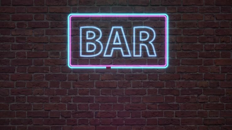 Insegna al neon ciano e magenta di un bar che pulsa su uno sfondo di muro di mattoni scuro e texturizzato