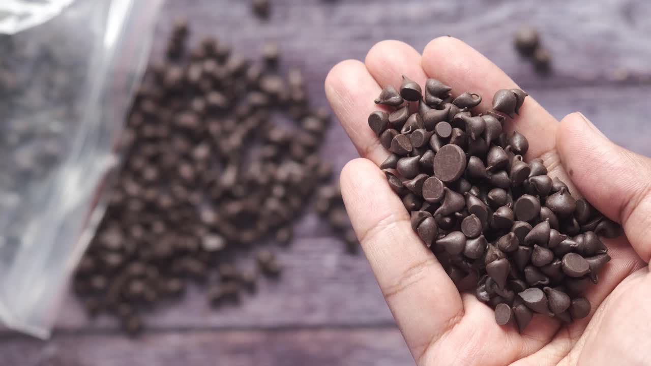 Manciata di gocce di cioccolato
