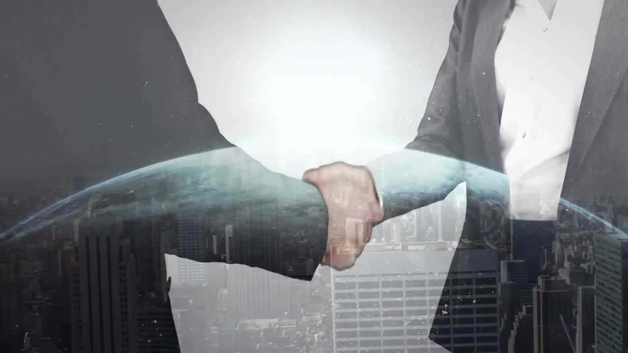 ビジネスの人々のデジタル構成は ⁇ 背景の高い建物に対して地球上で握手しています ⁇