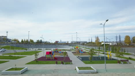 parque de la ciudad con patio de recreo