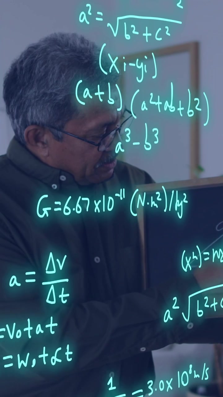 Animation der Datenverarbeitung über einem männlichen Lehrer im Videoanruf.