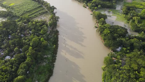 Vuelo-Aéreo-Sobre-El-Río-Serpenteante-A-Través-Del-Bosque-Tropical