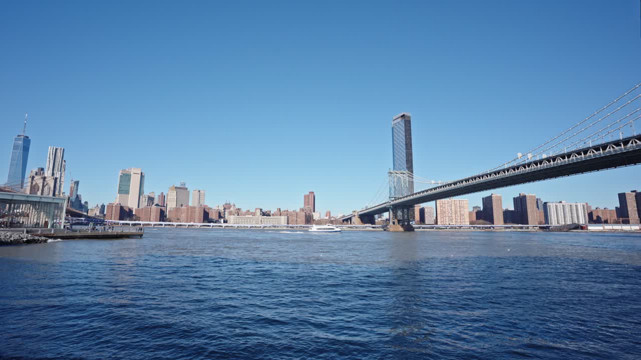 맨해튼과 브루클린 다리 사이에 촬영된 영상, 이스트 리버, 뉴욕시