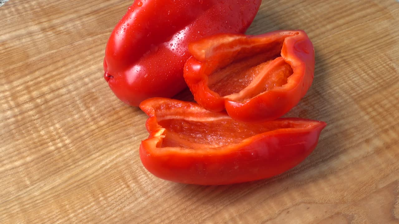 Peperone rosso dolce. Scatto in movimento