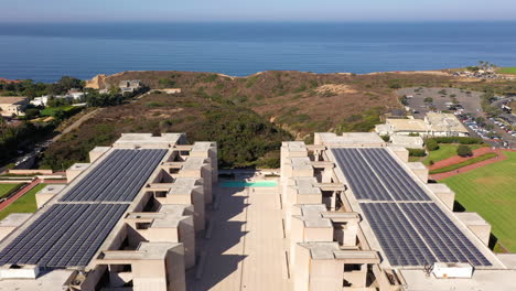salk institute for biological studies next to torrey pines gliderport in la jolla, san diego - aerial drone