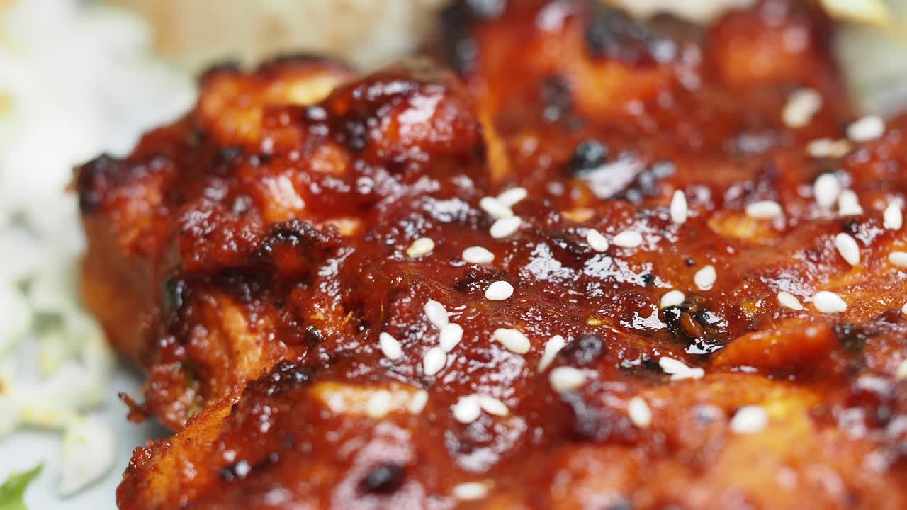 pollo a la parrilla con semillas de sésamo