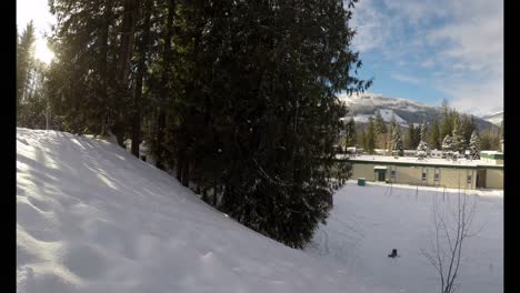 Niña-Jugando-En-La-Nieve-Durante-El-Invierno-4k