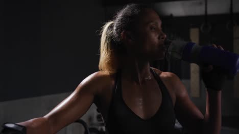 Entrenamiento-Cruzado-En-Un-Gimnasio