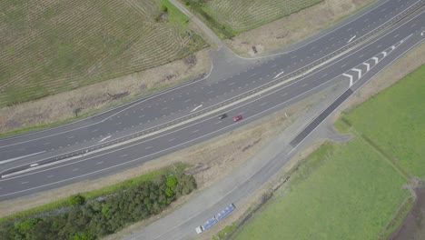 Blick-Von-Oben-Auf-Den-Macleay-Valley-Way-In-South-Kempsey,-New-South-Wales,-Australien