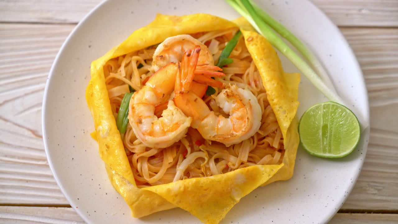 Pad Thai with shrimp and egg wrap
