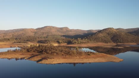 Imágenes-Aéreas-Del-Lago-Hogan-California