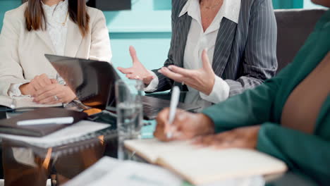 businesswomen in meeting