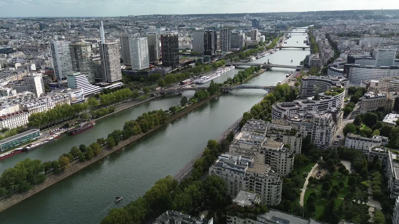 프랑스 파리의 beaugrenelle 지구와 다리에서 aux cygnes 또는 백조의 섬