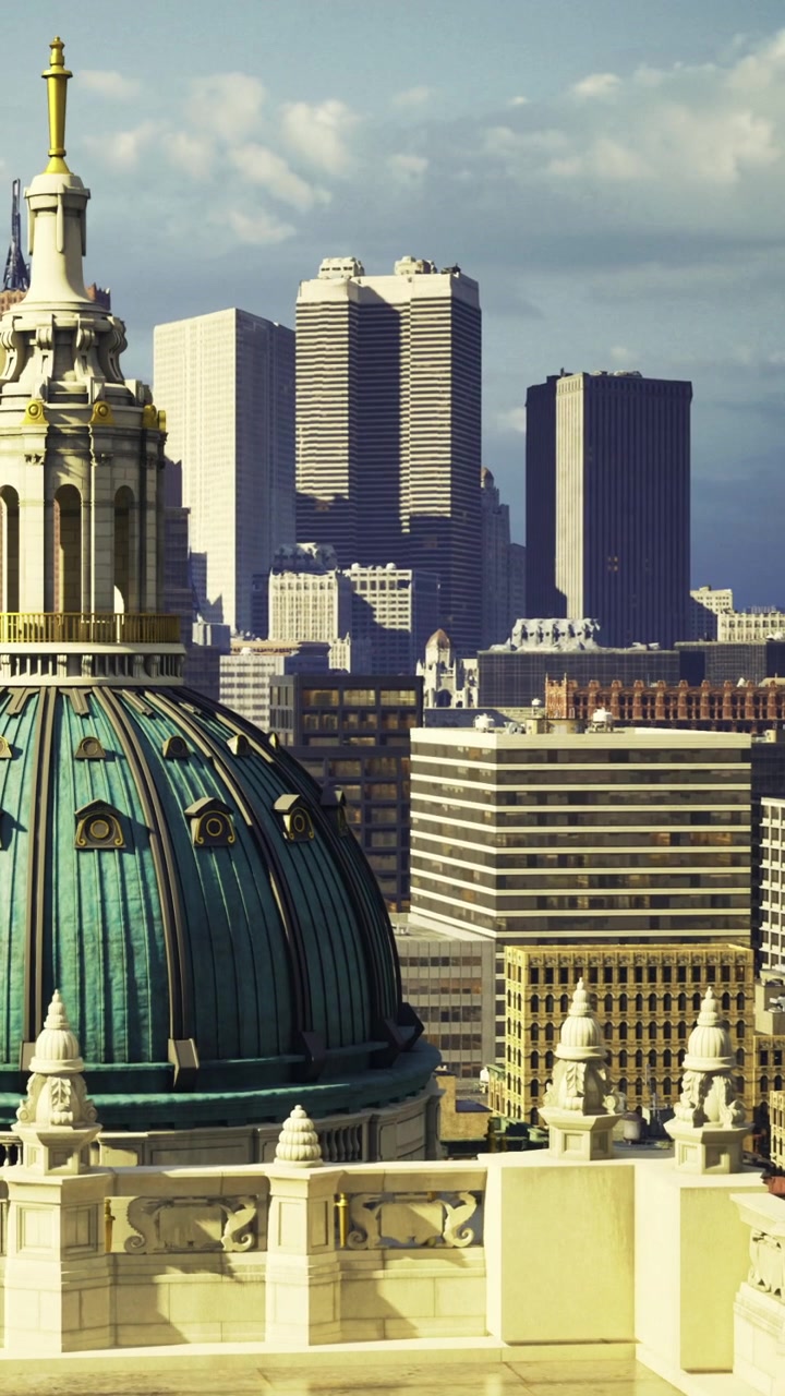 Skyline della città con cupola storica e edifici moderni al tramonto.