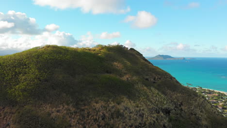 Antena-De-Búnkeres-En-Caminata-Pastillero-En-Hawai