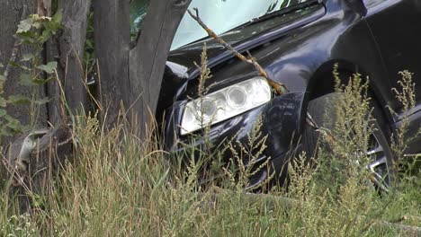 accidente automovilístico, accidente automovilístico dañado después de una fuerte colisión