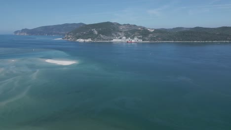 Fuerte-De-Outão-Y-Hospital-Ortopédico-De-Outão-Cerca-De-Setúbal,-Portugal