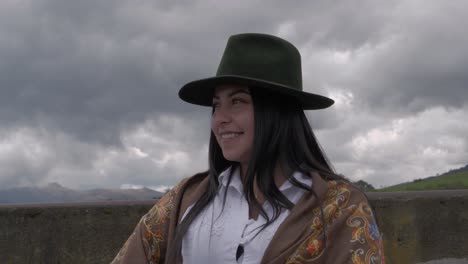 retrato sonriente de una vaquera sonriente