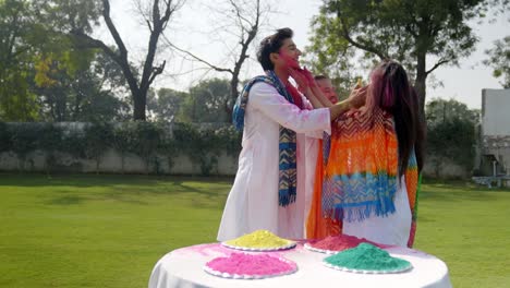 Close-friends-celebrating-Holi-in-a-park