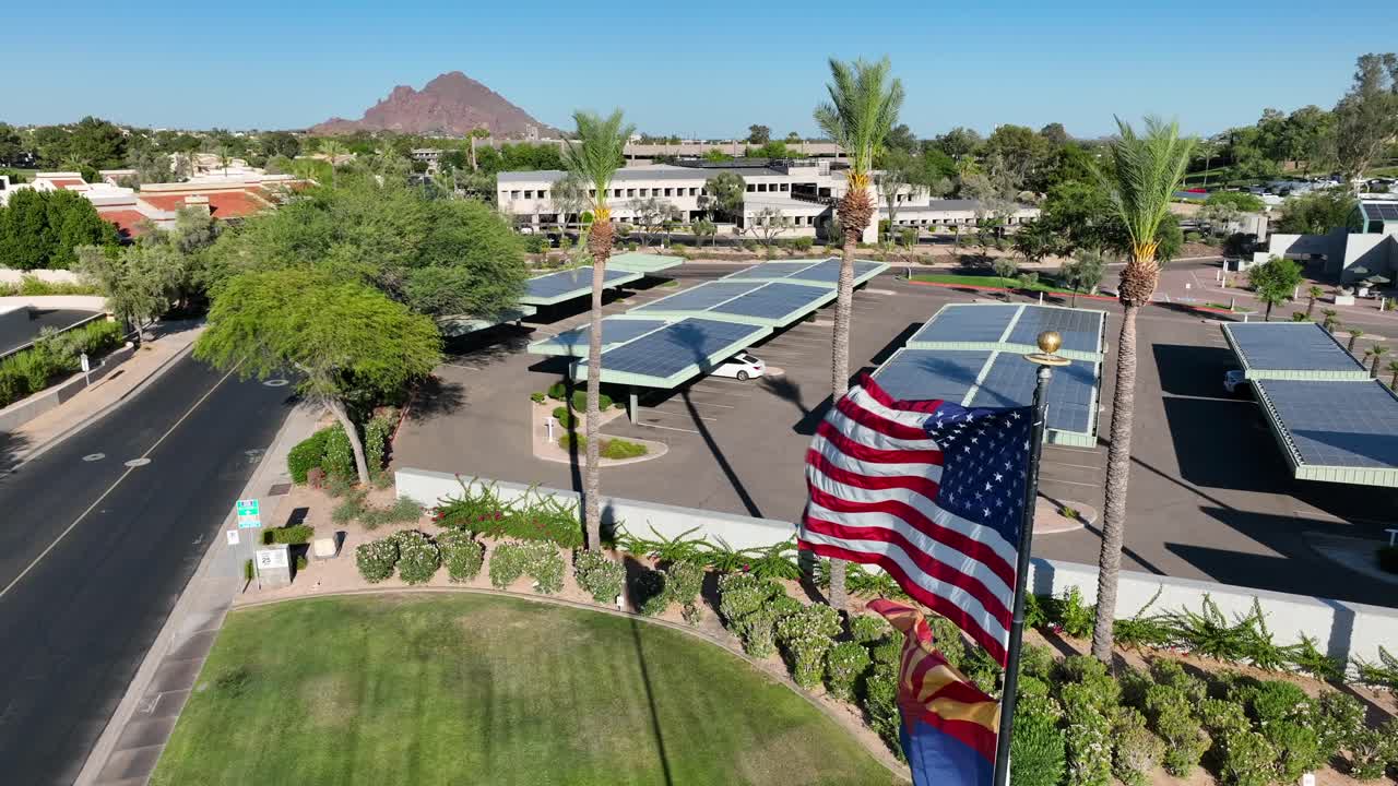 미국과 애리조나 주  ⁇ 발이 황금 시간  ⁇ 빛에 흔들리고 있습니다.