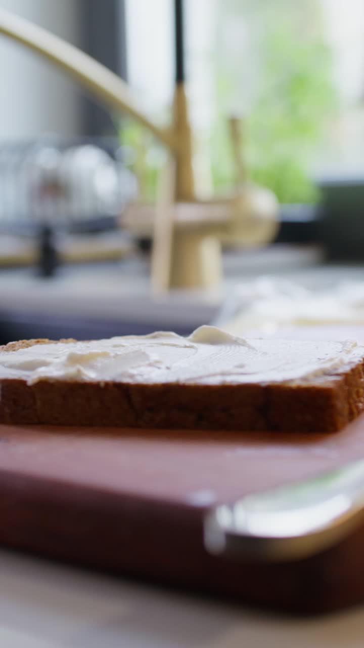 샌드위치를 만들고