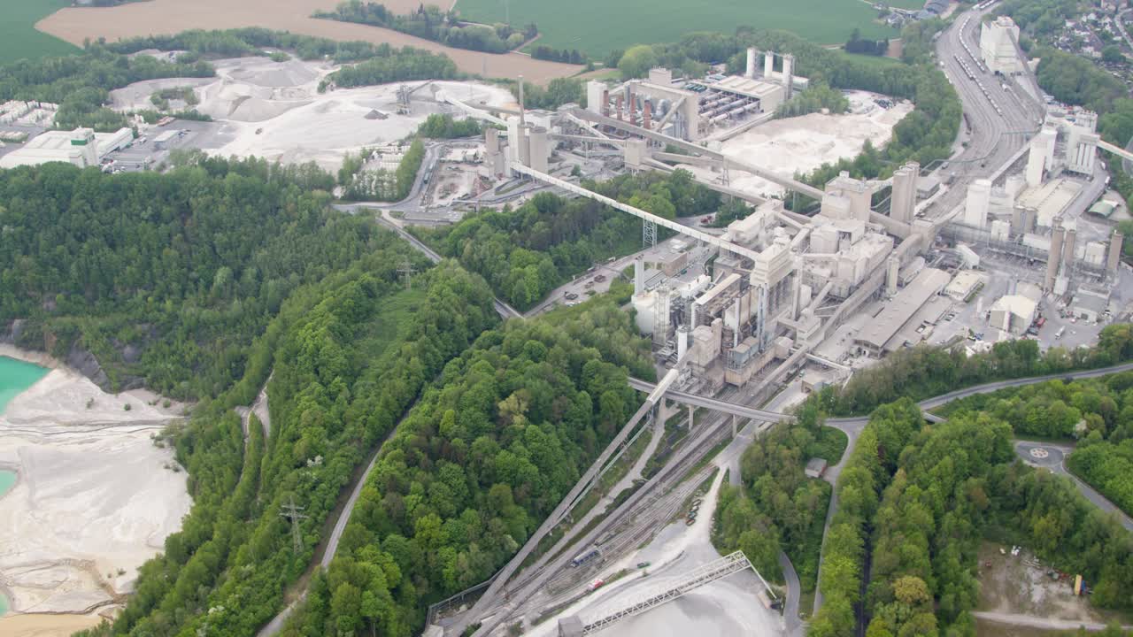 High resolution video from the Kalkwerk Flandersbach, taken from a helicopter