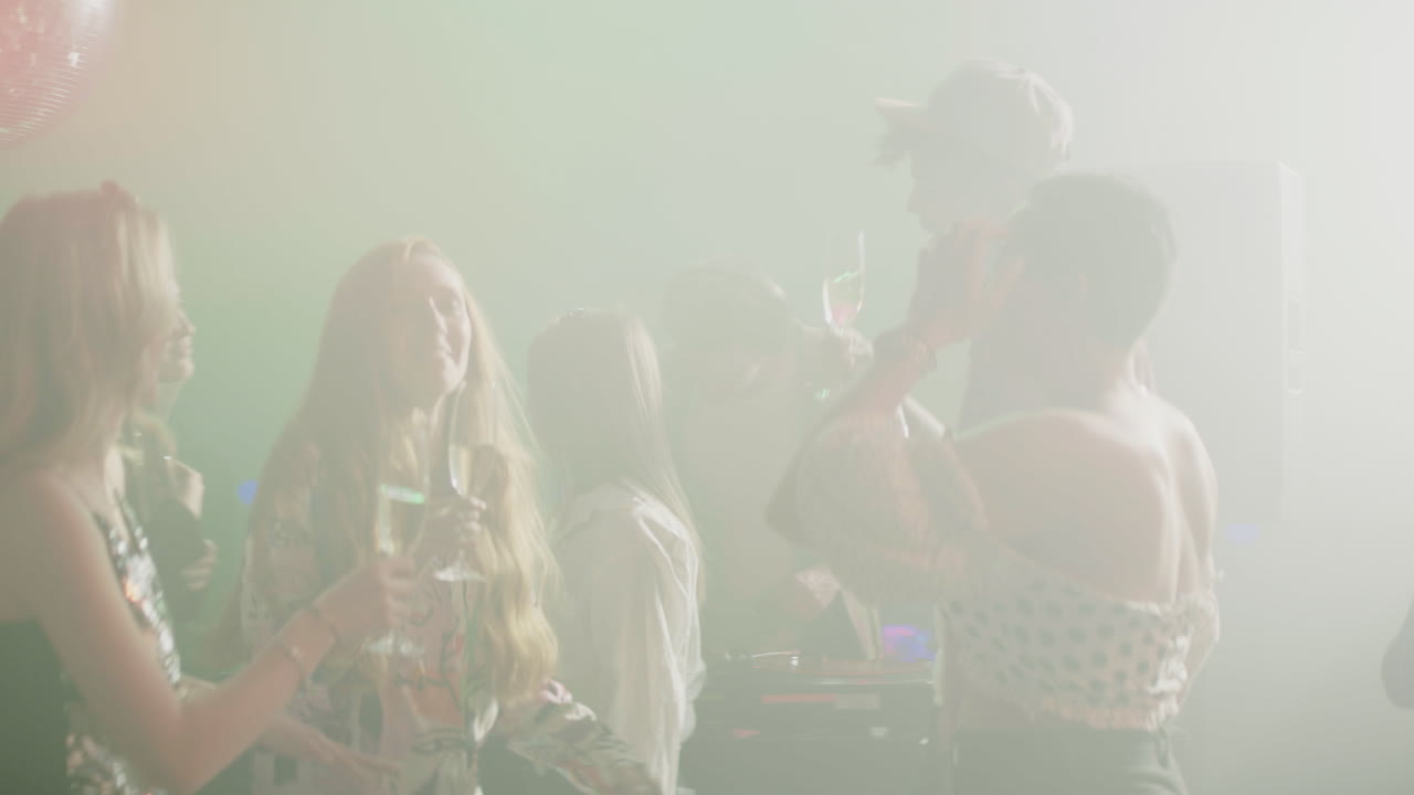 fiesta en un club nocturno