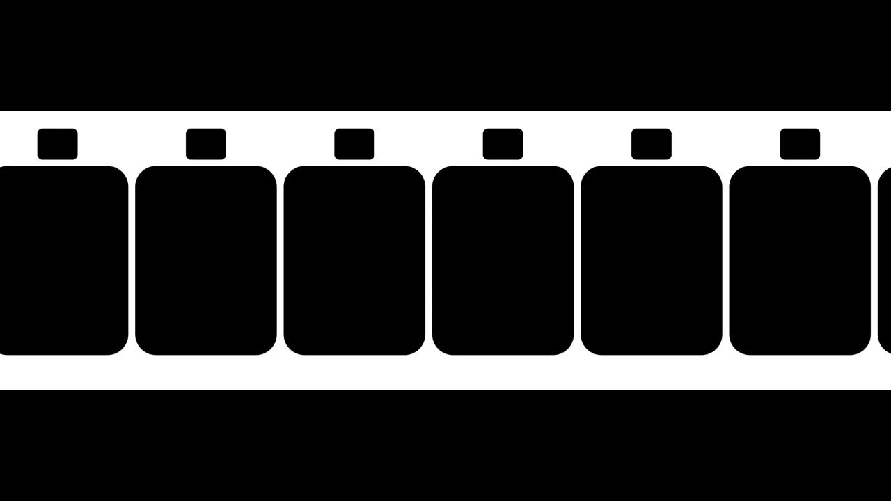 super 8mm tira de película moviéndose en fondo negro. imágenes de video loopable sin costuras con matte allpha. plantilla de diseño de tira de película abstracta.