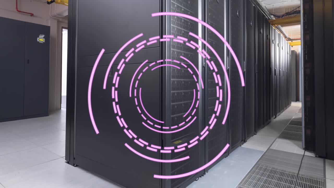 animación de un escáner redondo giratorio contra la sala del servidor de la computadora.