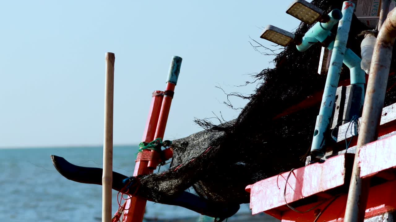 바다에 있는 시망을 가진 배