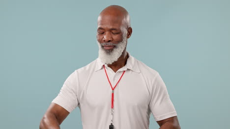 flex, entrenador y músculo del hombre en el estudio