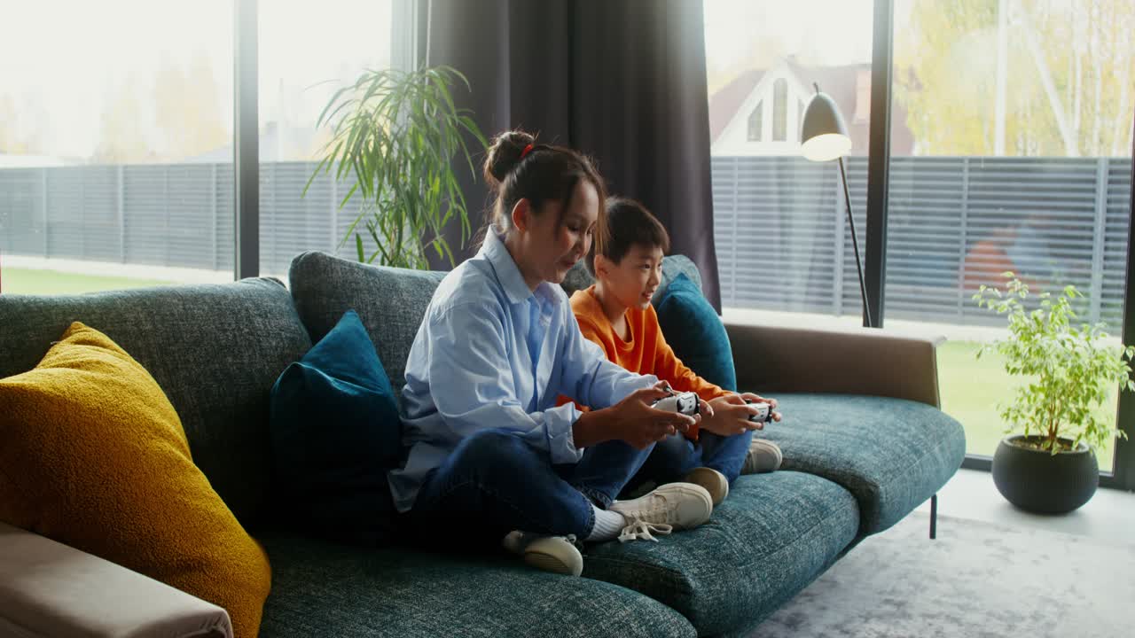 가족 이 비디오 게임 을 하는 것