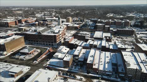 volando sobre el centro de clarksville tennessee después de una buena nieve