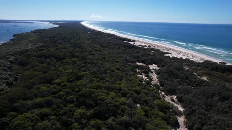 isla de south stradbroke - el espit - southport - costa de oro - qld - queensland - australia - toma aérea lenta