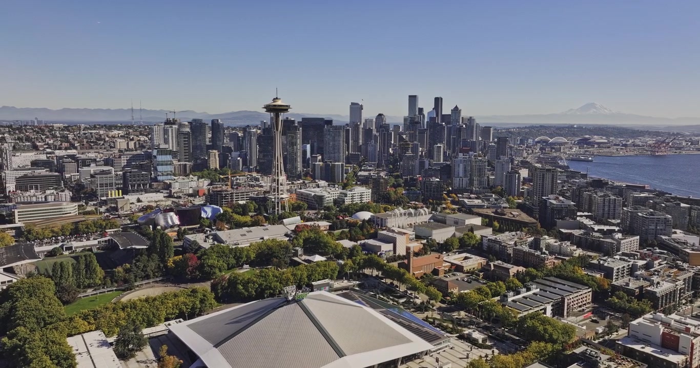 Seattle Washington Ilmakuva v136 ylilento Queen Annen, Uptownin ja Belltownin yllä, Elliott Bayn, keskustan ja vuoristonäkymien kera – Kuvattu Mavic 3 Pro Cine -kameralla – 6. lokakuuta 2023