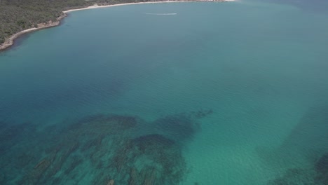 Pasaje-De-Rocas-En-La-Isla-Great-Keppel,-Gran-Barrera-De-Coral,-Costa-De-Capricornio,-Australia