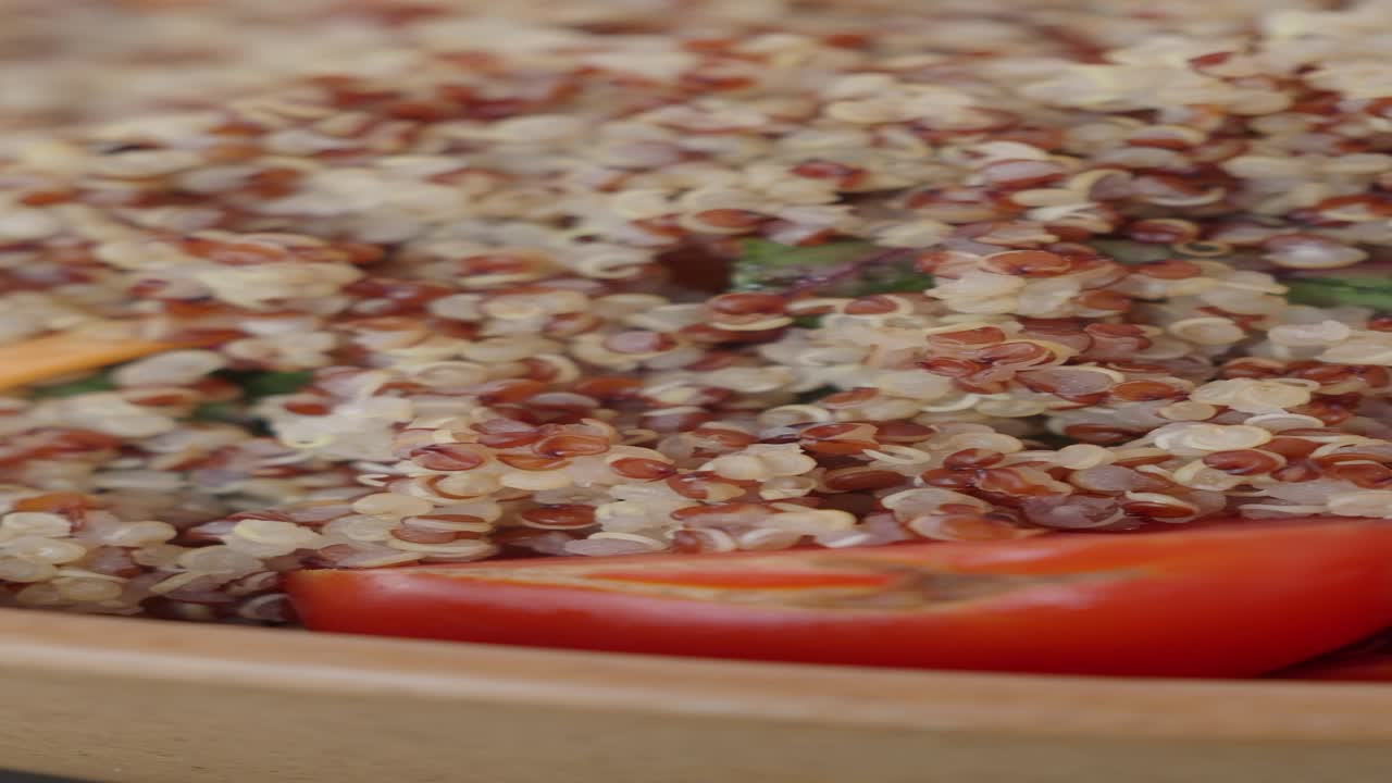 ensalada de quinoa con tomates