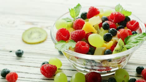 Bowl-with-berries-and-fruit