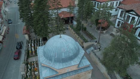 vista aérea de la mezquita en kastamonu. imágenes de 4k en turquía