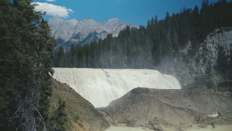 Ein-Herrlicher-Blick-Auf-Die-Wapta-Wasserfälle-Im-Yoho-Nationalpark-In-Kanada