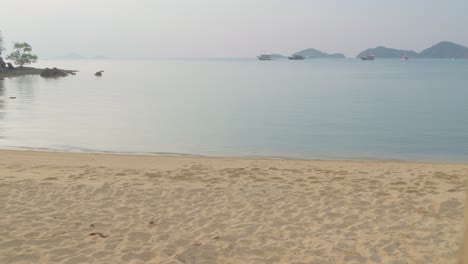 Tranquil-Scenery-Of-The-Beach-In-Labuan-Bajo,-Indonesia---dolly-shot