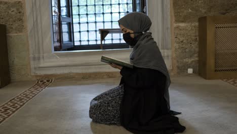 reading koran historical mosque