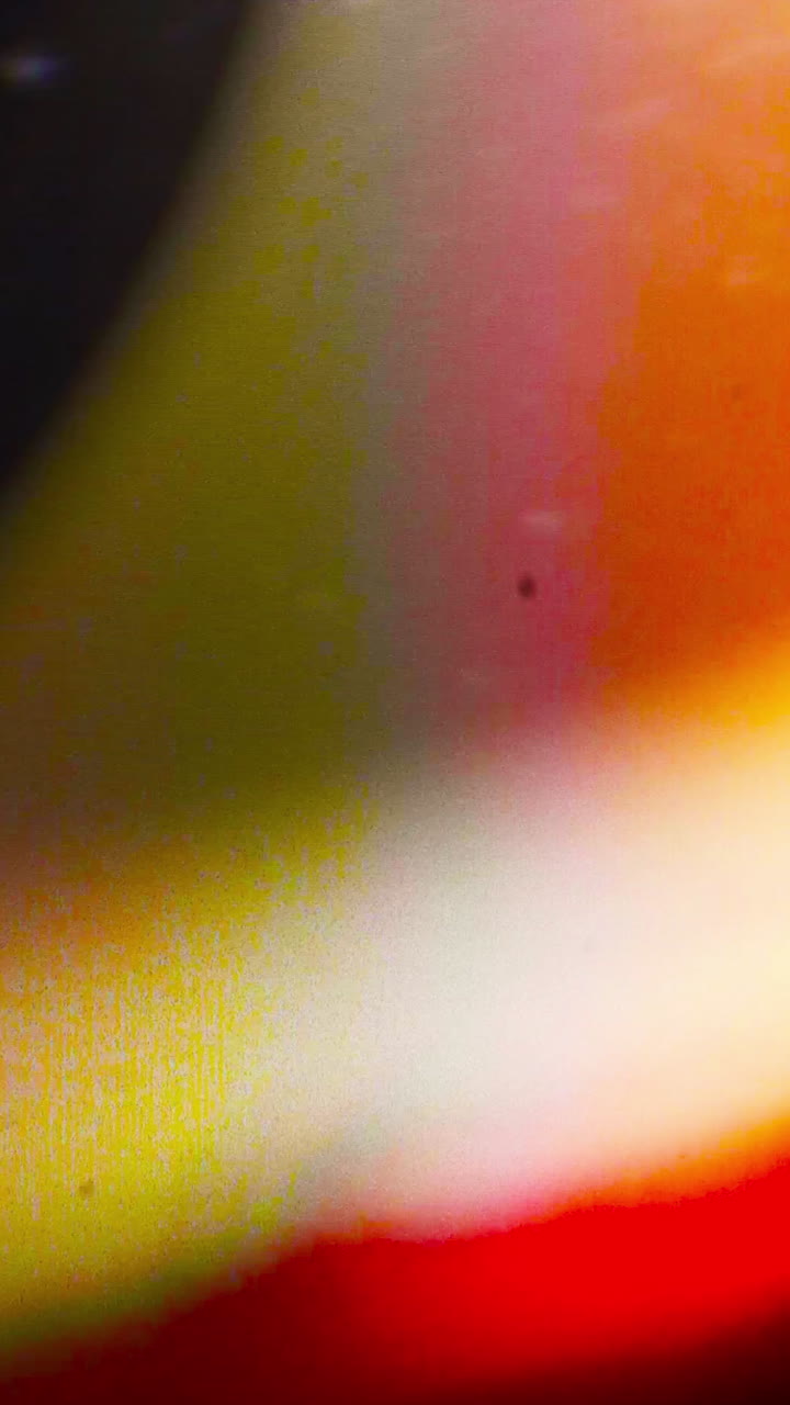 Effetti di luce astratti dinamici con colori rossi e gialli