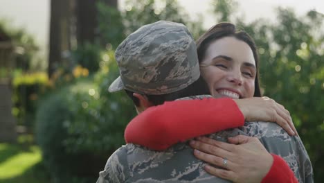 Soldat-Mit-Seiner-Familie