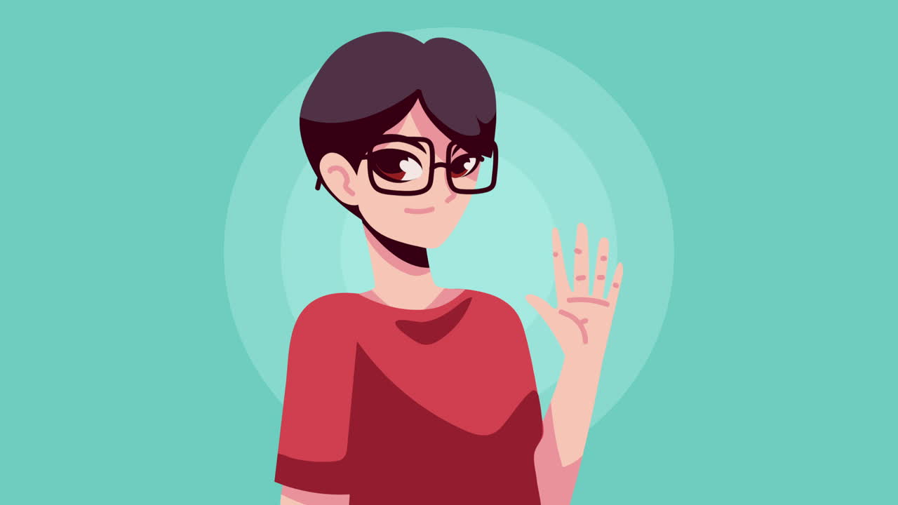 mujer sonriente con gafas