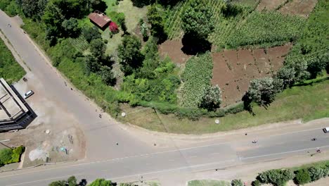 Desvío-De-Carreteras-En-El-Pequeño-Pueblo-De-Loitokitok,-Kenia