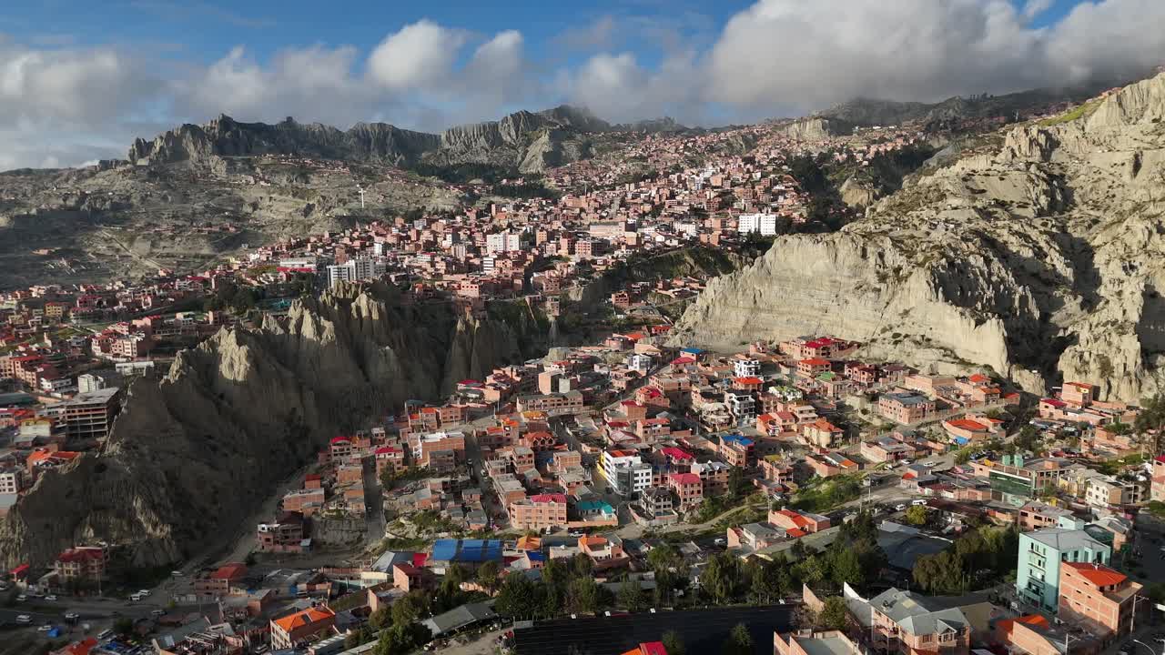 дронный взгляд на ла-пас, столицу боливии, южная америка