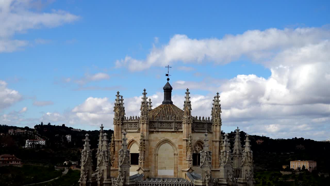 el monasterio de san juan de los reyes en toledo, españa.